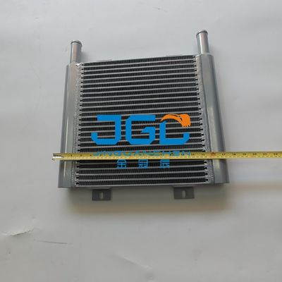 Conjunto 4479181 EX70 do núcleo do radiador do tanque de Spare Parts Radiator da máquina escavadora