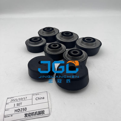 Instalação do motor da escavadeira Motor de borracha Instalação do travesseiro de borracha HD250 Trabalhos de construção
