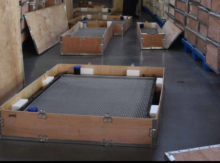 Fábrica vende radiador de escavadeira R305-9 de alta qualidade para escavadeiras