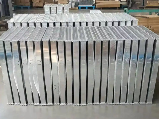 Radiador para escavadeira ZAX200-6 Material de alumínio para aplicações de engenharia