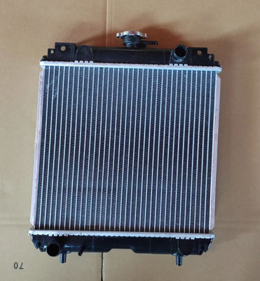 Radiador de tanque de água Assy RA221-42300 Para escavadeira Kubota U15 U17 U15-3 U17-3